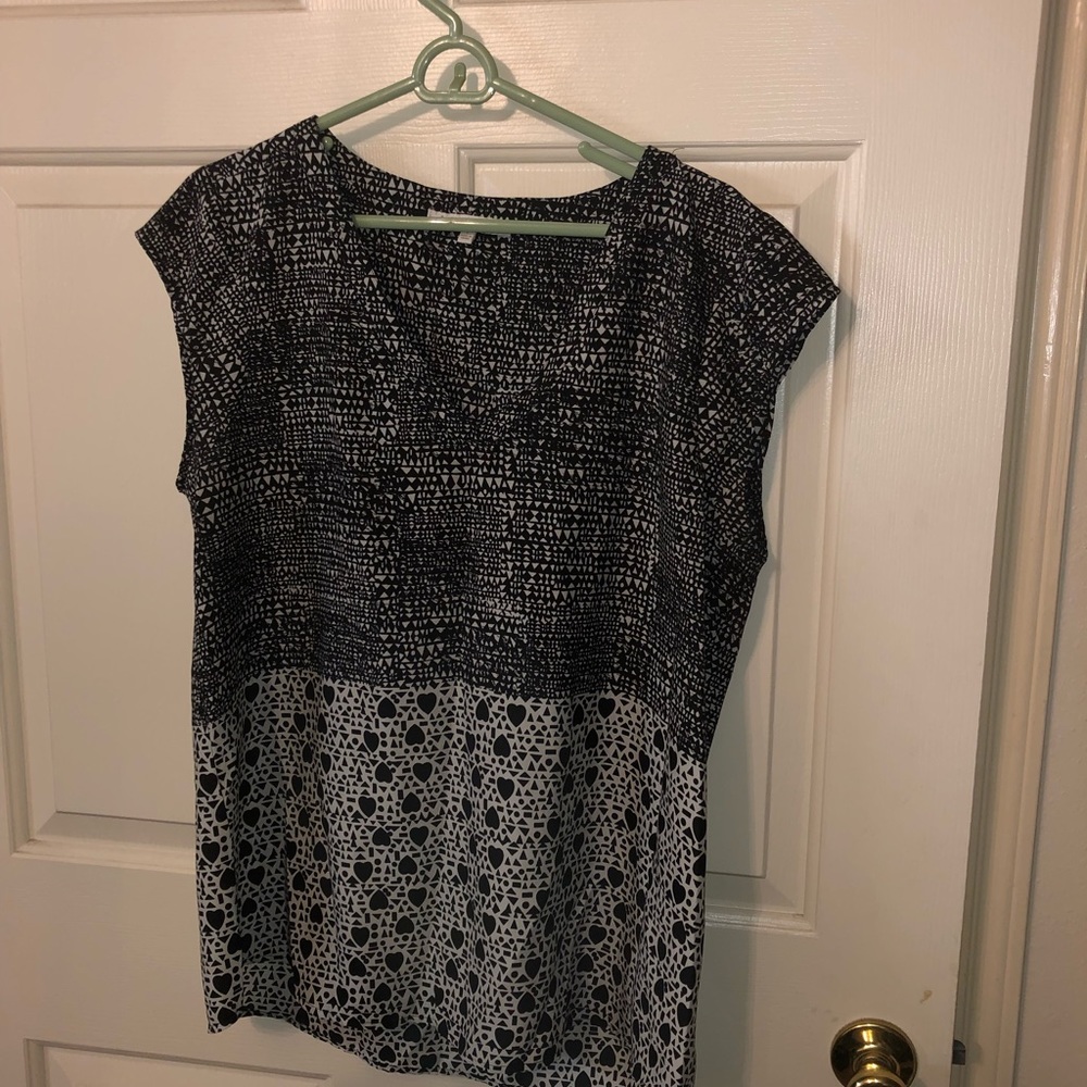 Black and white Daniel Rainn top